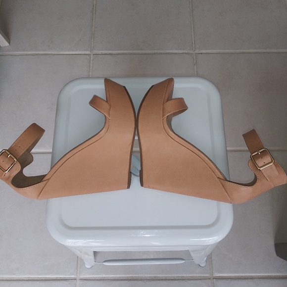 Breckelles Platform Wedges 7 Beige Pump Heels - Picture 7 of 9